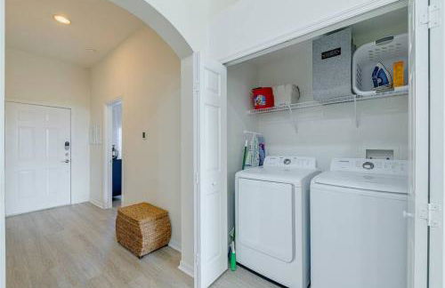 580 - Stunning Renovated Home with Large East Facing Pool Deck Overlooking Preservation Area and Games Room - Foto 45