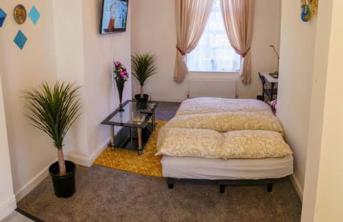 king Bed Premium luxury suite + Free Parking + Free Fast WiFi - Foto 14