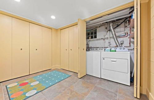 Mid Century Beauty with Huge Sunny Porch - Foto 22