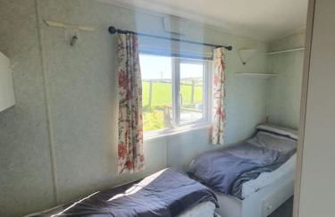 On farm Chalet, sleeps 6, Rhoshirwaun - Foto 8