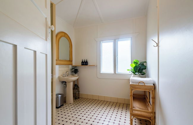 Bay Vista Cottage by the BnB Collection - Photo 23