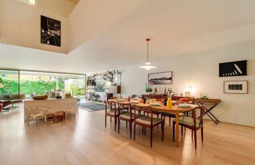 Grand Villa w/ Pool, Garden & Garage by HostWise - Foto 39