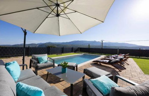 Amazing Home In Dicmo With Kitchen - Photo 9