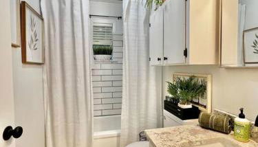 Newly Renovated Home - Sleeps 10 - Photo 5