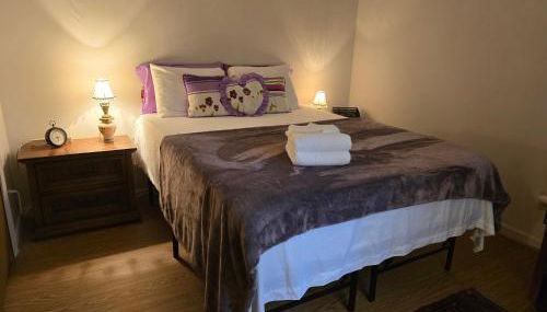 Entire 2-bedroom, 2 bath home with parking and newly renovated floors - Foto 4