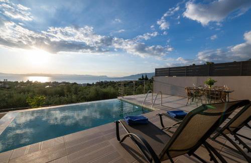 A V Luxury Apartments with Private Pools - Photo 40