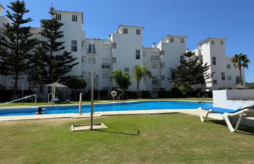 Casa Feliz - Stunning 2 bed Penthouse in Manilva with pool, sea and mountain views, close to the beach and facilities - Photo 17