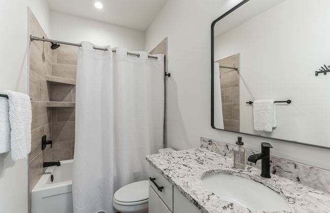 New Modern Townhome With Rooftop Patio 2 Bedroom Townhouse by RedAwning - Foto 14