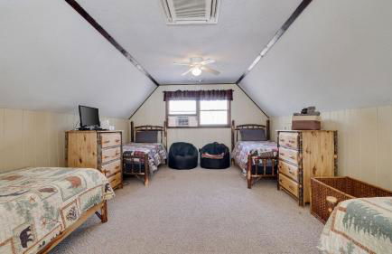 Hot Tub + Sauna + Deck + Firepit + Beach Access + Near Dining Grateful Escape by Avantstay - Foto 64