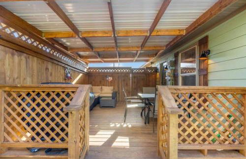 Stockyards 5 mins!-New!-Sleeps 8. Cowboy Bungalow - Foto 15