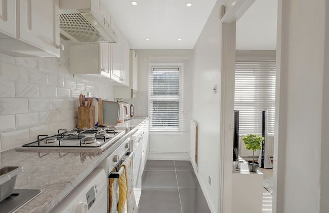 Apartment-sleeps3-heating-television-internet - Photo 4