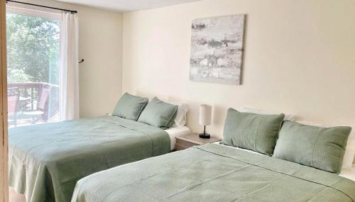 Waterfront 1-bedroom with deck - Photo 3