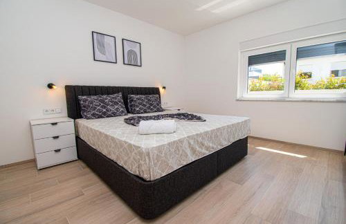 Villa Mina with a private pool in Pula - Photo 33