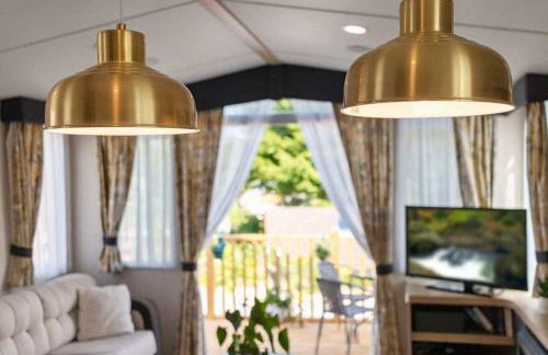 Lake View Escape - Fishing Lakes, Heated Outdoor Swimming Pool 500yrds on Sister Park , Pool Open April to September - Foto 9