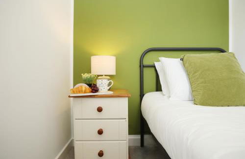 Homington House By N And N Stays, Perfect for Contractors and Workers, Private off road Parking for 2 vehicles, Fast Wifi - Foto 9