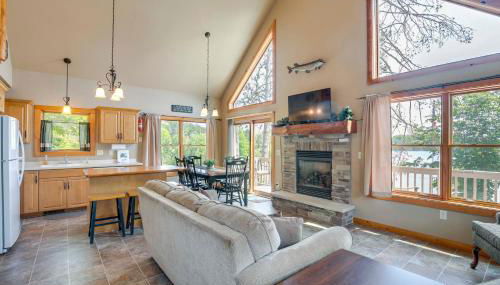 Lakefront Wisconsin Getaway with Kayak and Boat Dock! - Foto 1