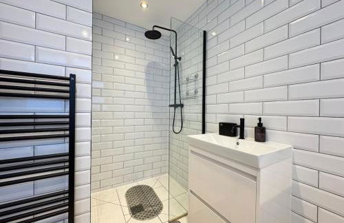 Modern 2 Bedroom Apartment - Near Hospital & Racecourse - Foto 41