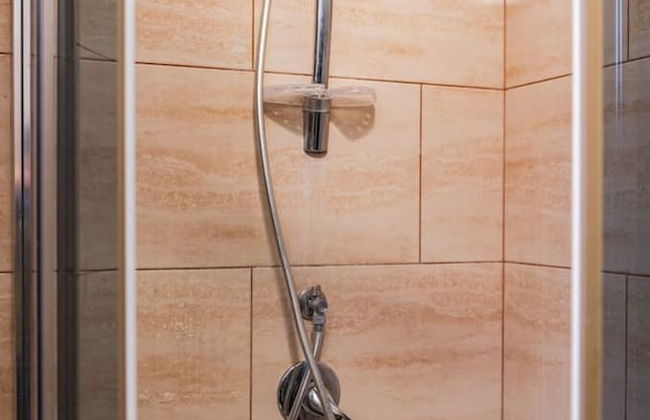 The Vibrant Hub in Shkod r - Foto 33