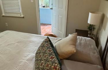 Key West Style Historic Home in Coconut Grove Florida, The Blue House - Foto 15