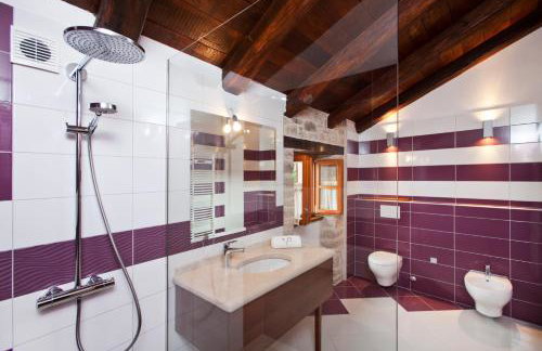 Villa Poropati, Grožnjan, Istria - Luxury Countryside Estate for up to 19 persons - Large pool of 80m2 with kids section - Foto 28