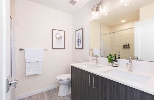 2BR 2BA Capitol Hill Cozy Haven- Rooftop - Foto 14