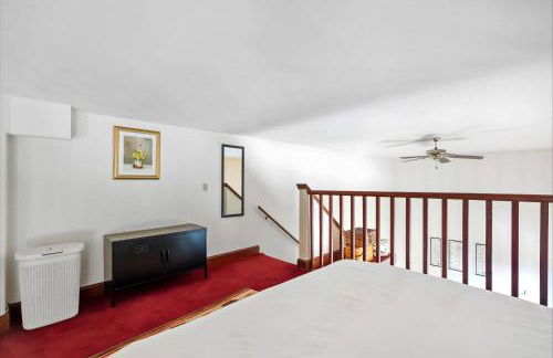 Jacuzzi 1BR loft with den and office-open concept - Foto 25