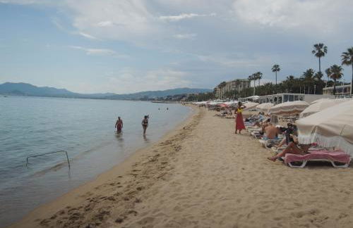 Luxury Family 2BR - Prime Location, Walk to Beach & Shopping, Sunny Balcony - By Totolulu Cannes Hoche - Foto 41