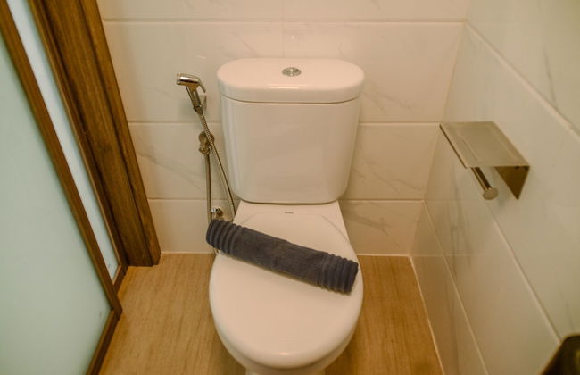 Comfortable Studio With Pool View At Sky House Bsd Apartment - Foto 11