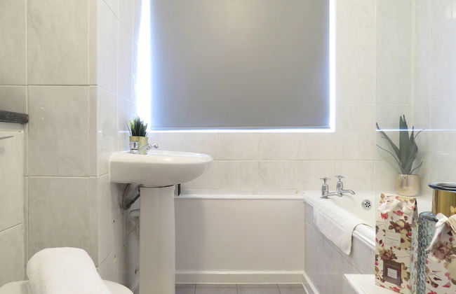 Three Bedroom Duplex Balcony and Parking - Foto 13