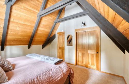 Spring Home 6 - Cozy 4BR Cabin in Black Butte Ranch w Fireplace - Foto 28