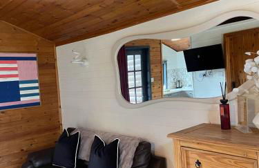 Otter 2 Lodge - Private Hot Tub- Dog Friendly - Wiltshire-Bristol - Foto 8