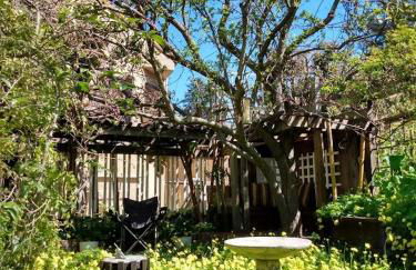 Summer-house OASIS on quiet street in ROCKRIDGE - Photo 17