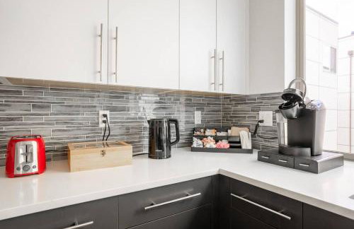 Stylish Urban Retreat w Rooftop Deck - Foto 27