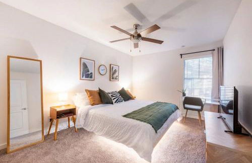 SoLa OASIS 2BR King Suite, Fully Stocked kitchen, Pool & Gym - Foto 14