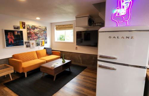 Unique Farm Apartment with Woodstove - Foto 13