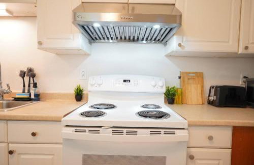 1King1Queen w/SmartTV, Wifi & FullyStocked Kitchen - Photo 25