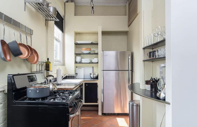 High-design Loft on Historic Alley Park Free - Photo 18