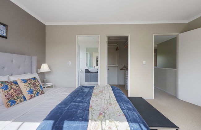 Spacious Family Home -Fully Fenced Yard - Foto 6