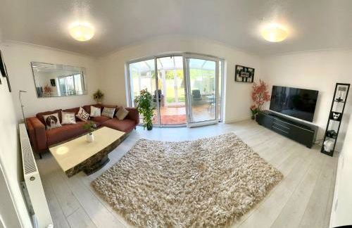 5 bedroom detached house sleeps 13 spacious Parking 5 mins driving to Bicester Village - Foto 44