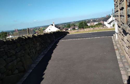 Staycation 3-bedroom home with panoramic views free off road parking - Foto 13