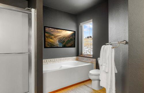 30 Miles to Yellowstone Hot Tub Game Room AC - Foto 19