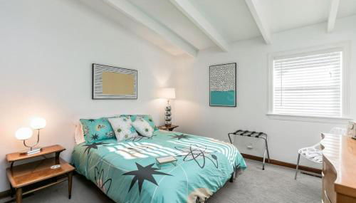 Mid-Century Style And Class In Quiet NE Location - Foto 3