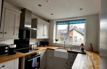 Cosy Central Buxton Terraced House - Photo 5