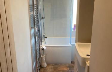 Honeybee Cottage, with a log fire & a hot tub. - Foto 31