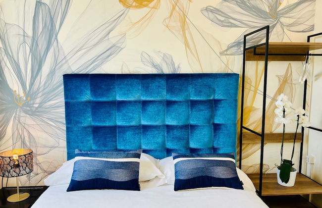 Bon Ton Design Rooms by DOT Suites - Photo 16