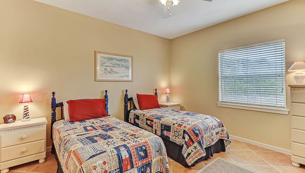 Spacious Home with Private Balcony and Ocean View by RedAwning - Foto 4, Habitación