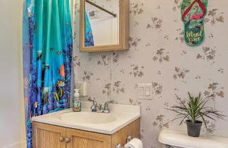 Middle Bass Resort Villa with Grill and Deck! - Foto 16