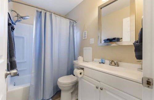 Akron 2 Bed 1 Bath Flight Themed Oasis Dog Friendly - Foto 16