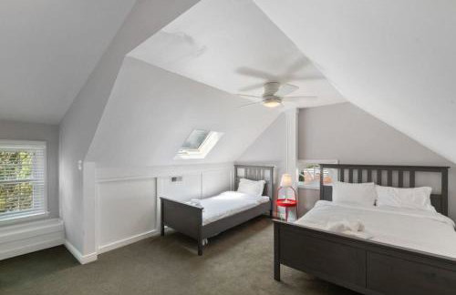 Massive 5BR Historic CozySuites House - Photo 7