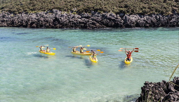 I kayak nelle acque cristalline di Llanes, Asturie